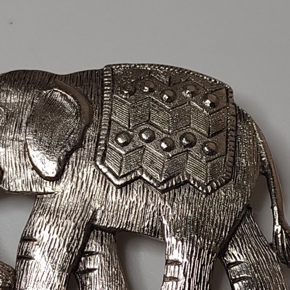 Awesome Silver Tone Metal Elephant Brooch - Picture 4 of 12